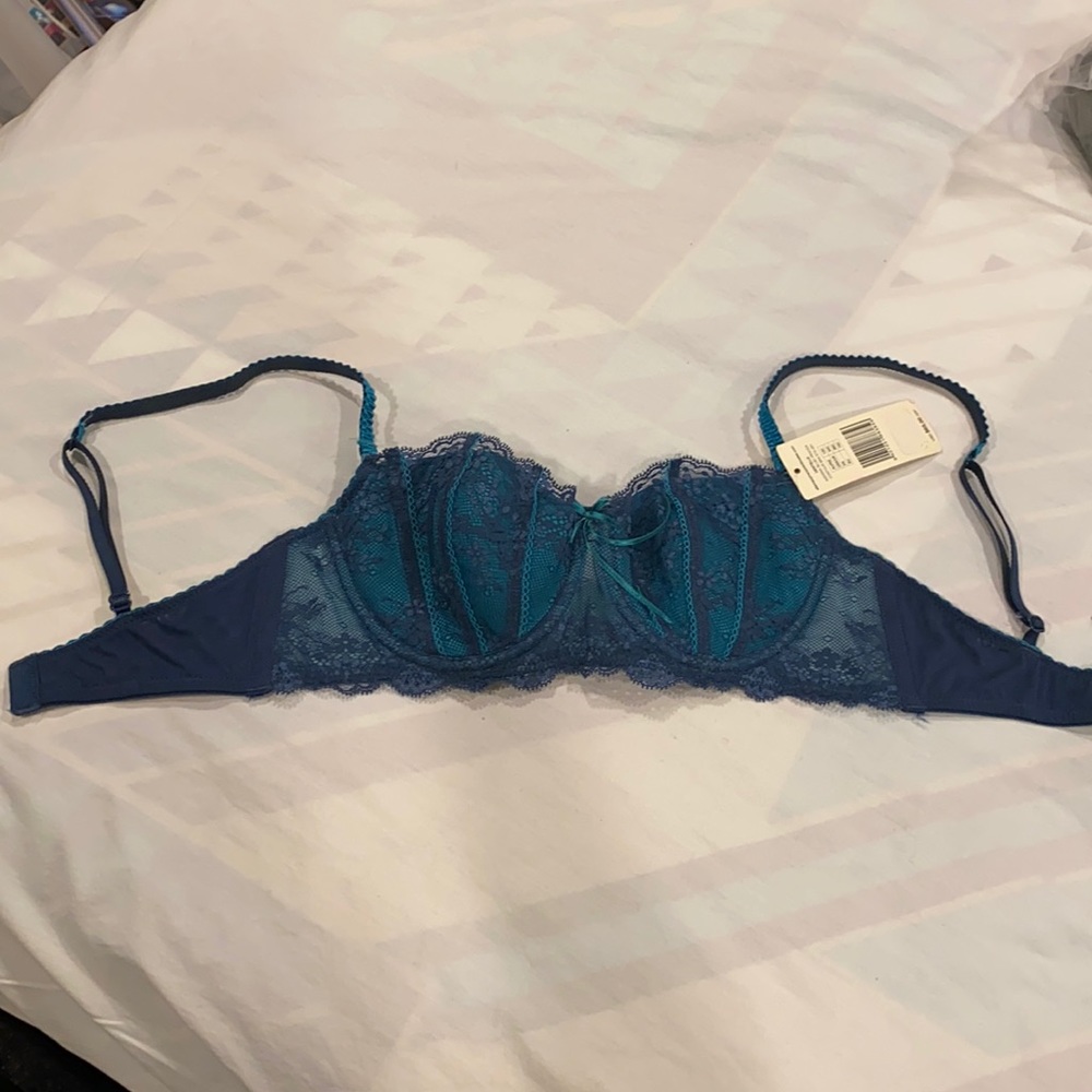 Ella McPherson bra